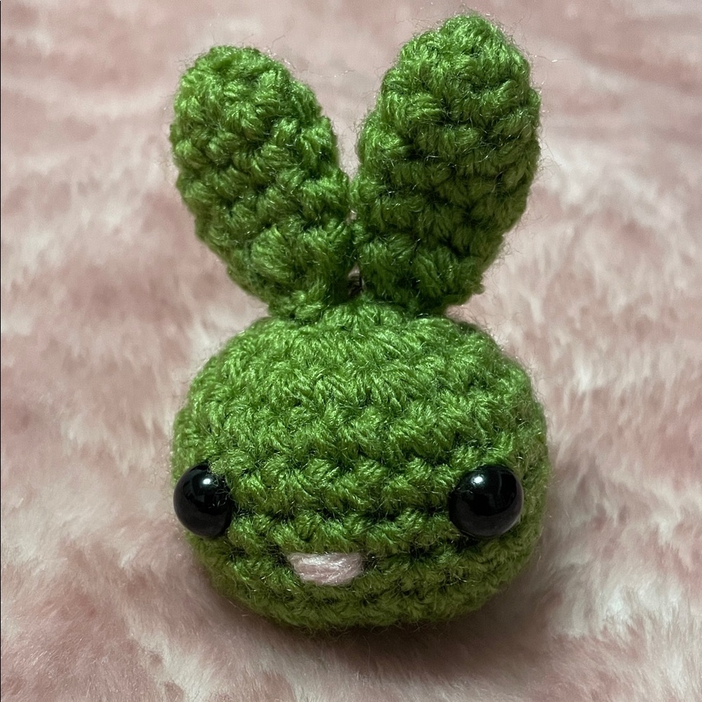 CROCHET MINI MOCHIBUN KEYCHAIN- TEA LEAF
